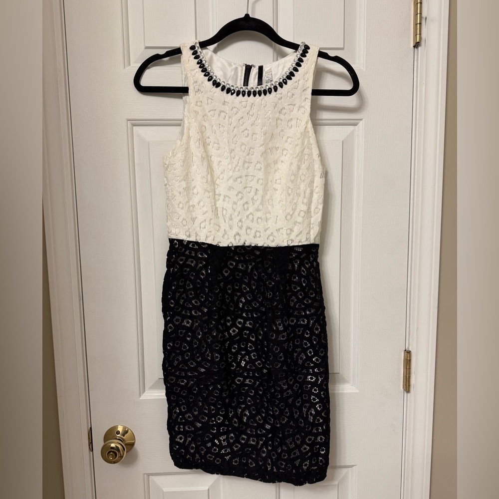 Kensie Black & White Lace Overlay Dress – Size XS